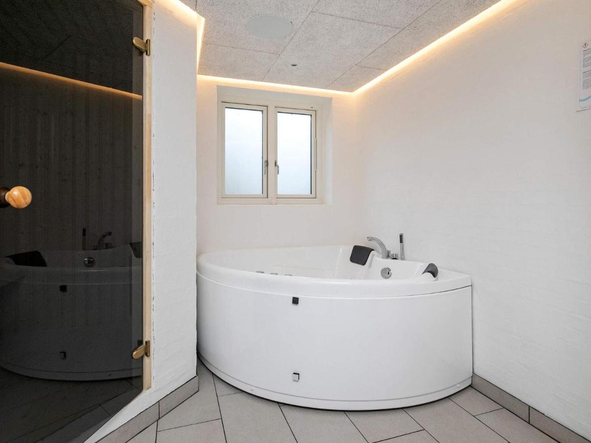14 Person Holiday Home In L Kken Lokken Bagian luar foto